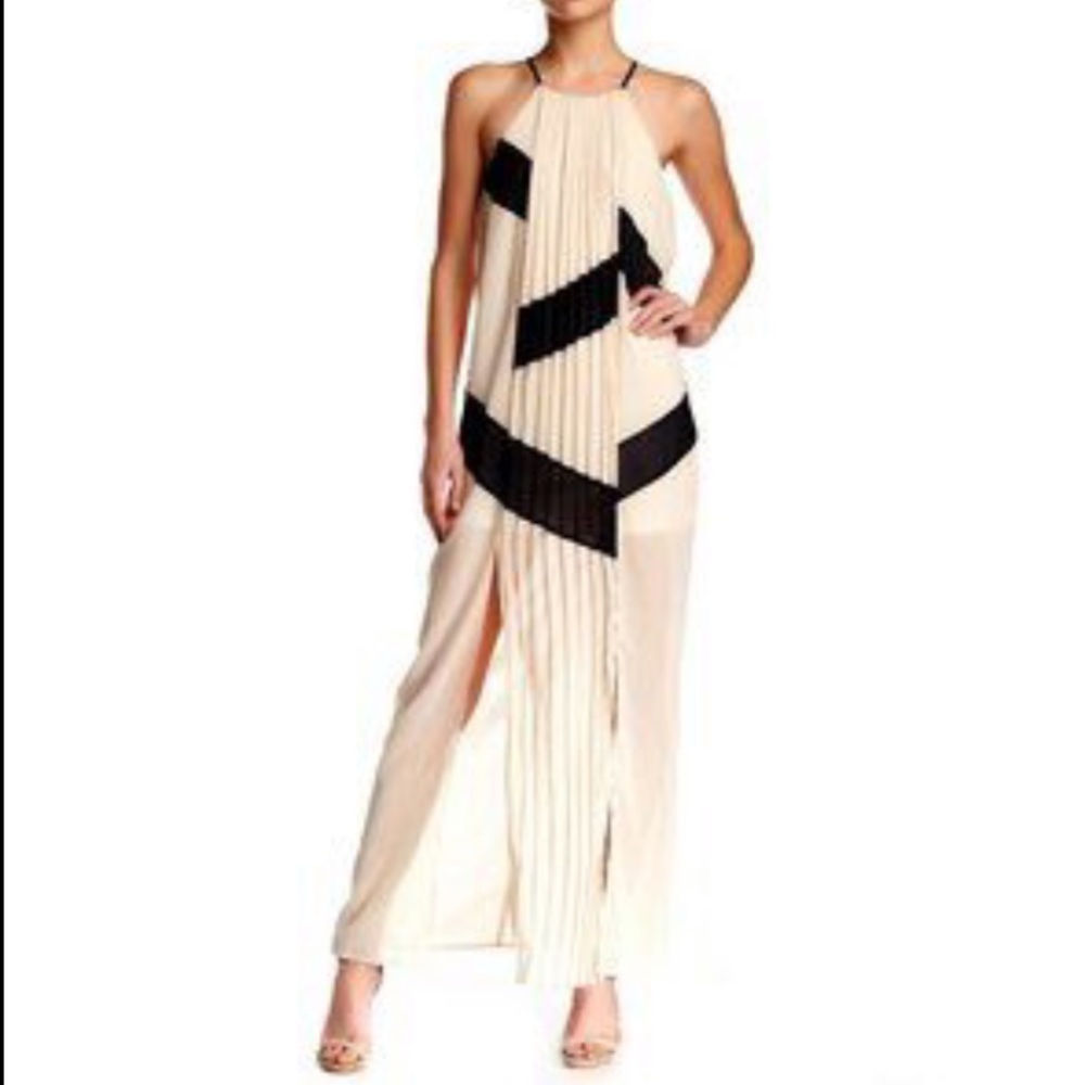 Lush “The Sunday” Pleated Maxi Dress